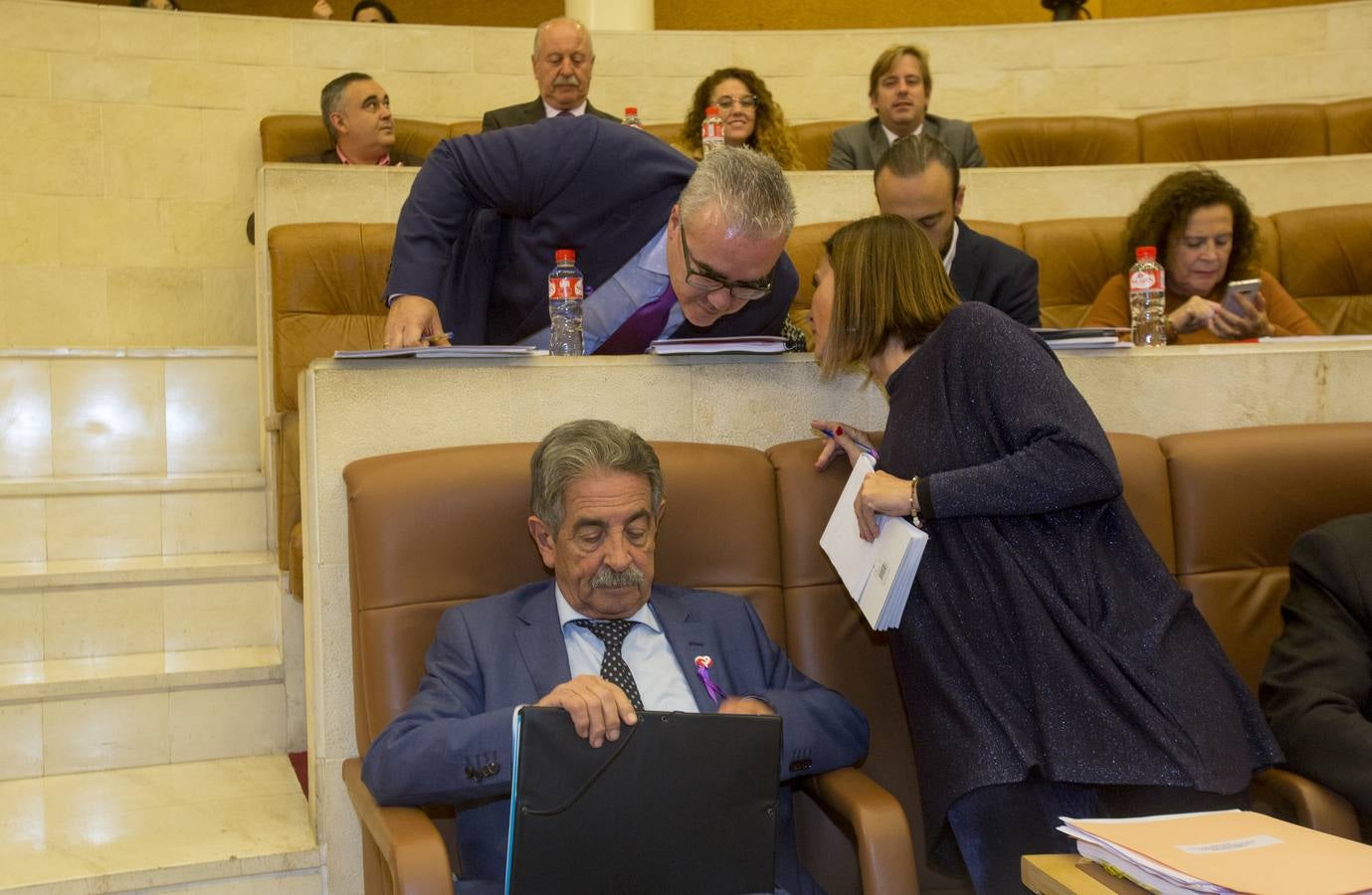 Imagen secundaria 2 - El Parlamento rechaza el uso del psiquiátrico de Parayas como residencia de mayores