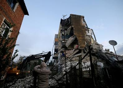 Imagen secundaria 1 - Asciende a 40 el número de víctimas mortales por el terremoto en Albania