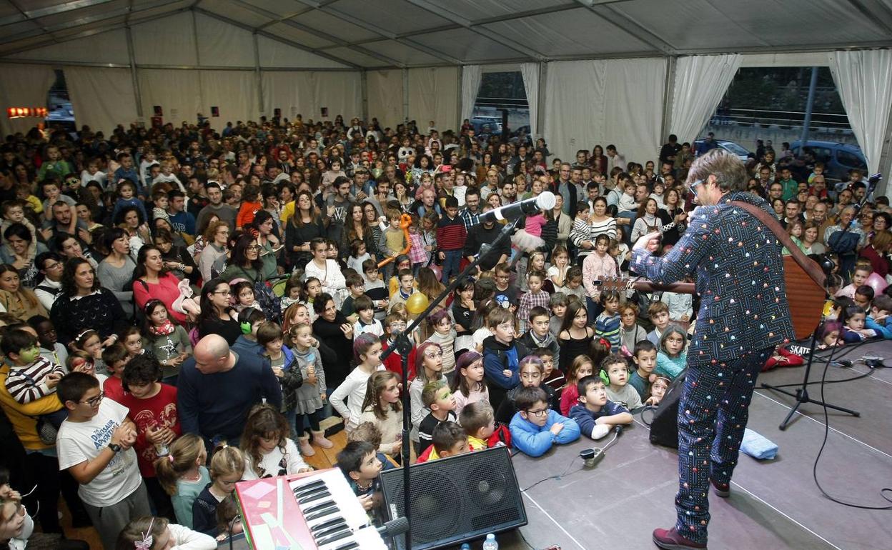 Música, juegos, talleres, moda y magia, para recaudar fondos para la lucha contra el cáncer en Torrelavega