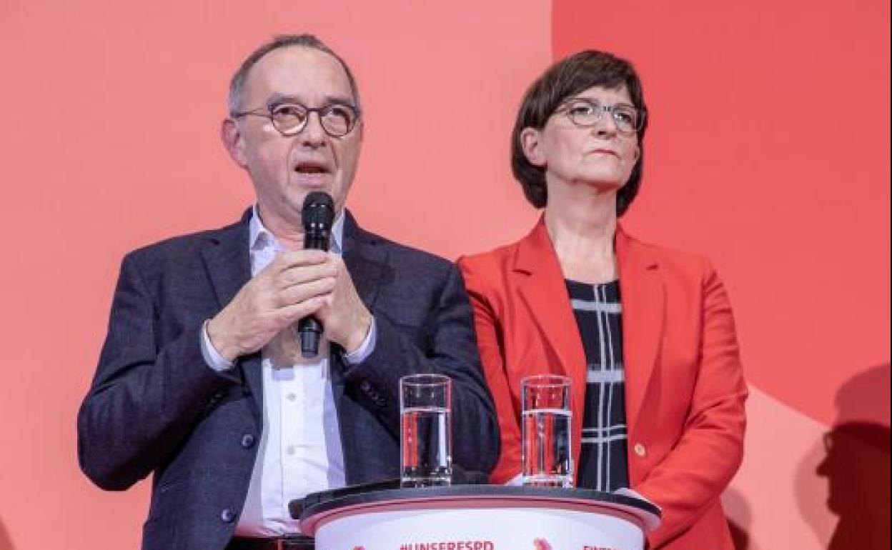 Las bases del SPD dejan en el aire la gran coalición alemana