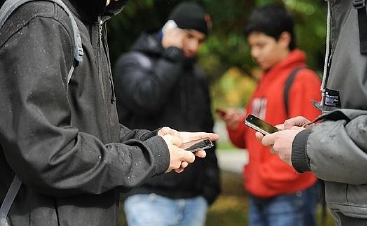 El acoso por internet, sobre todo en las redes sociales es un problema entre los más jóvenes.