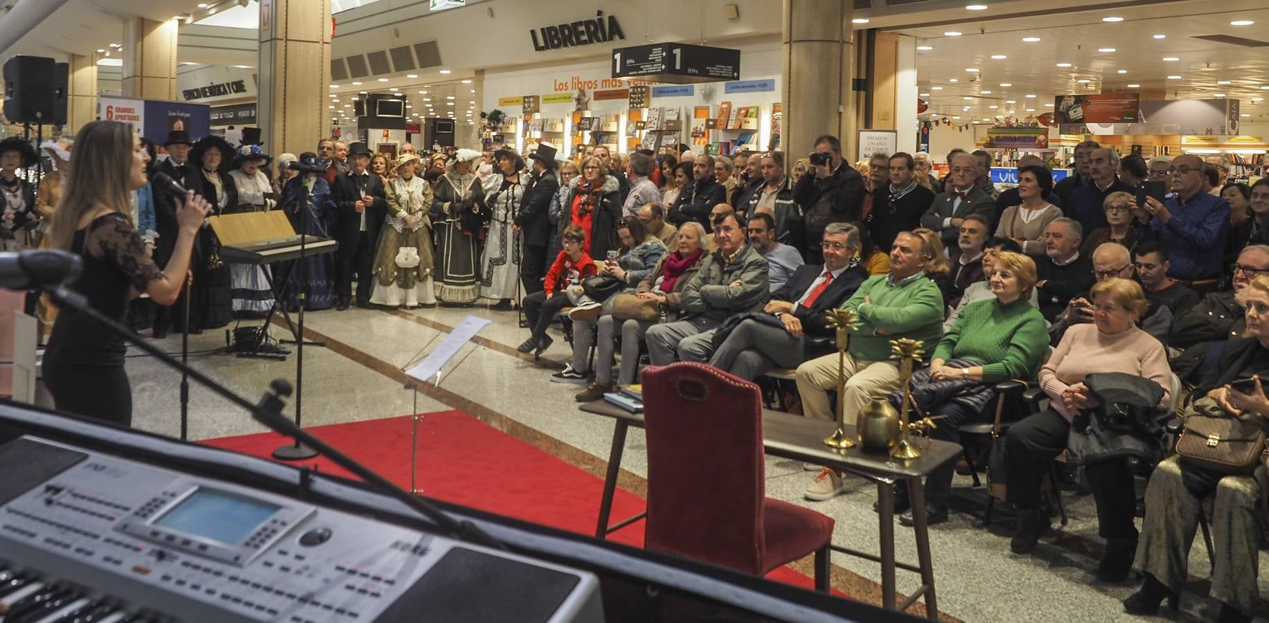 El periodista Javier Rodríguez compila en 'Toda una vida' su singular Enciclopedia de los recuerdos felices. Esta tarde ha presentado el libro en el Corte Inglés donde ha firmado numerosos ejemplares