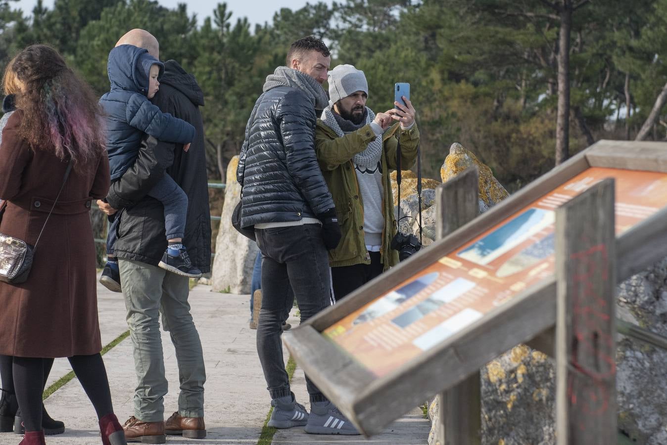 Los primeros turistas llegaron ayer a Santander con muchos planes para visitar la ciudad, la costa y el interior de la región.