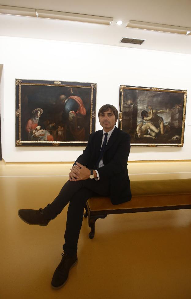 Alfonso Palacio, en una de las salas del Museo de Bellas Artes de Asturias. 