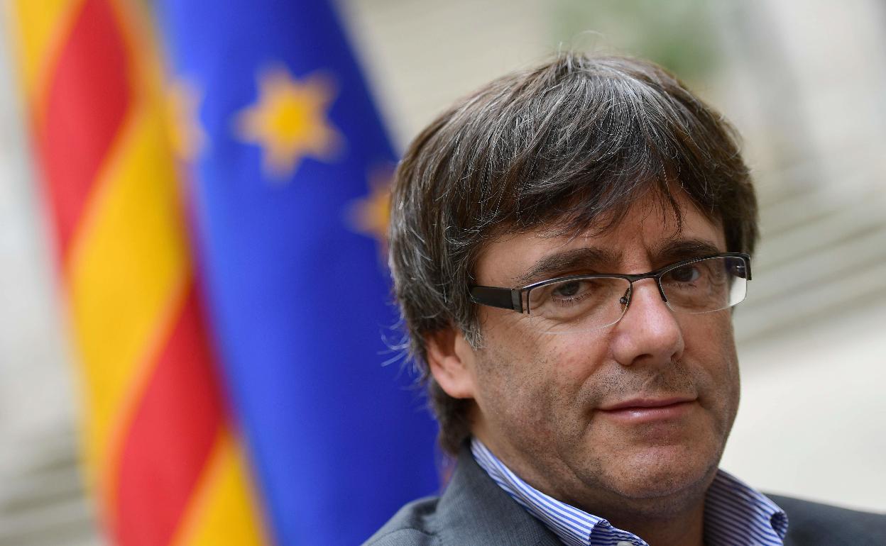 El 'factor Puigdemont' irrumpe en la negociación entre PSOE y Esquerra