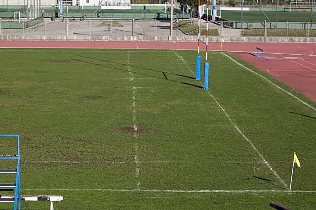 El campo del Ruth Beitia es, junto a Peñacastillo, una alternativa a San Román. :: 
