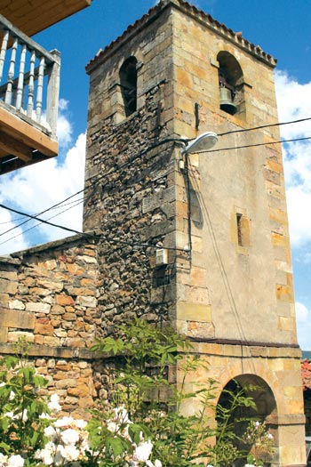 Iglesia de Santiago, en la localidad de Entrambasmestas.