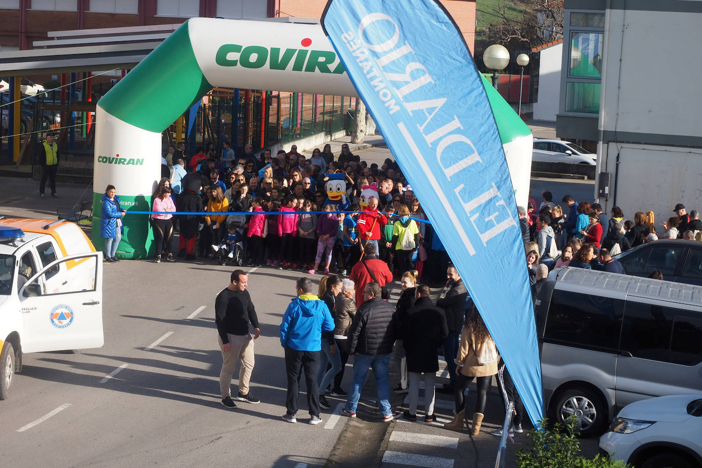 Decenas de personas han participado en la II Marcha Popular Solidaria de Bárcena de Cicero a favor de la asociación Buscando Sonrisas. La prueba, apta para toda la familia, ha transcurrido por 4.5 kilómetros del municipio, con salida y llegada en el polideportivo de Cicero.