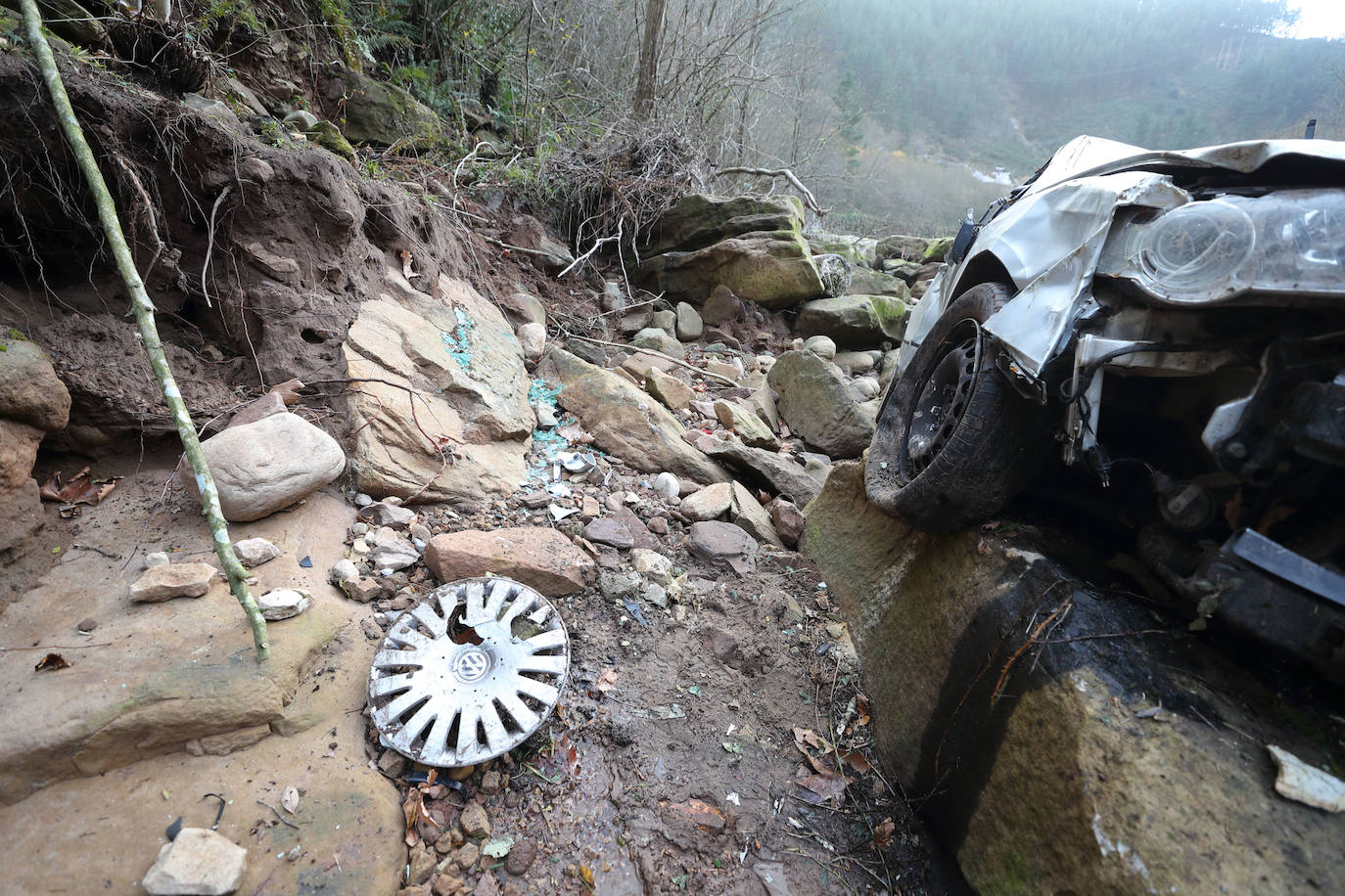 El vehículo cayó durante la madrugada en la carretera entre Cabezón de la Sal y Ruente, quinientos metros más arriba del Puente Santa Lucía