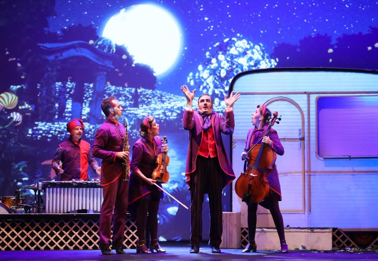 La compañía Che y Moche presenta un original espectáculo sobre el clima con música de Vivaldi. 