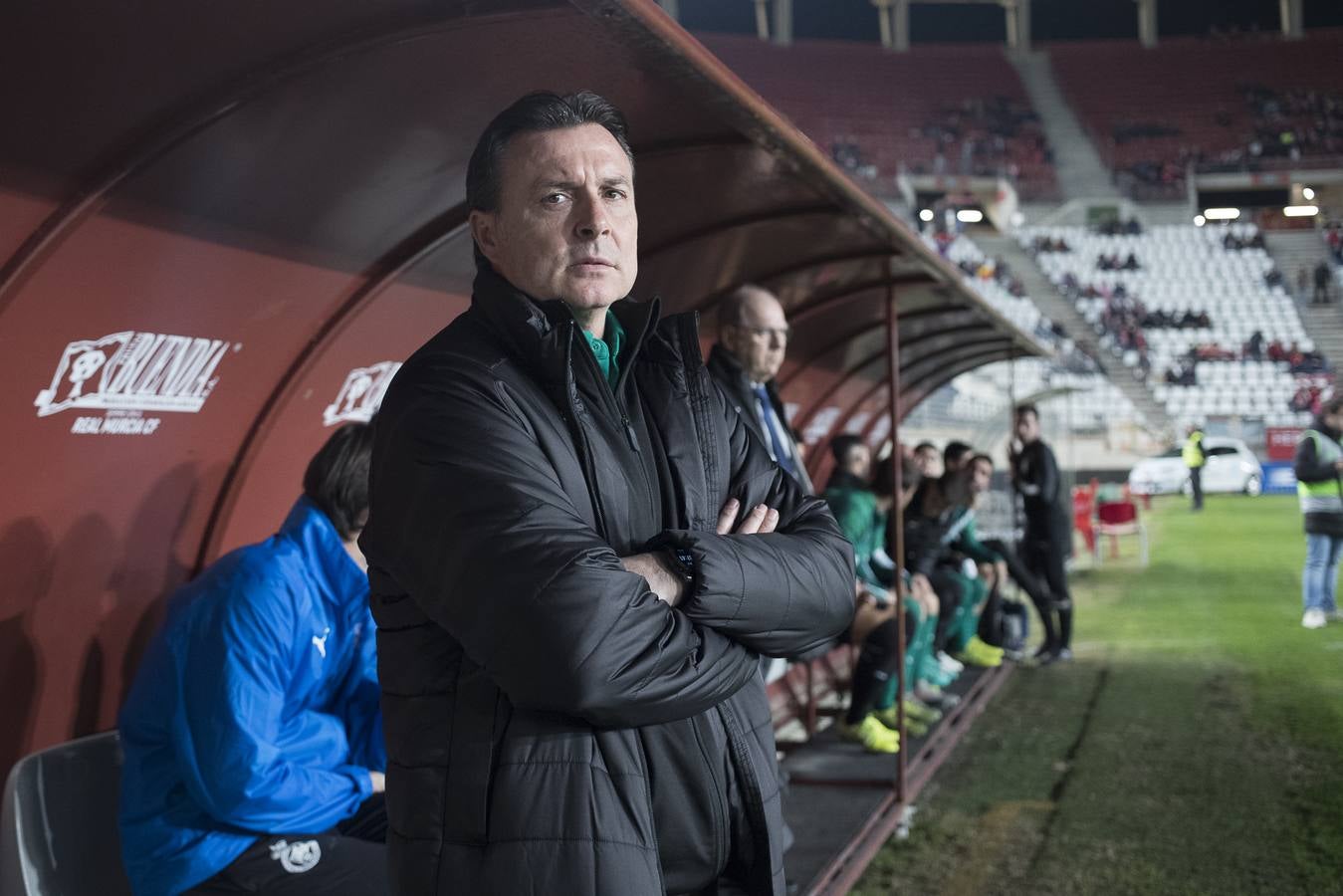 El Racing ofrece una pobre imagen en Murcia y cae derrotado también en Copa del Rey. Los menos habituales tampoco aprovecharon su oportunidad frente a un rival de Segunda B que se tomó más en serio la competición