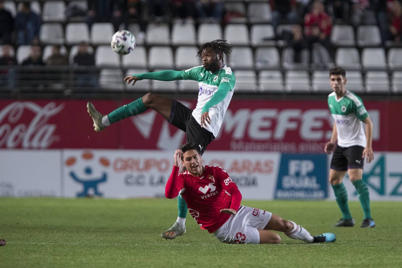 El Racing ofrece una pobre imagen en Murcia y cae derrotado también en Copa del Rey. Los menos habituales tampoco aprovecharon su oportunidad frente a un rival de Segunda B que se tomó más en serio la competición