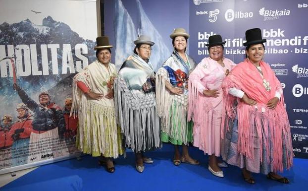 Galería. Las 'cholitas' en el BBK Mendi Film Festival.