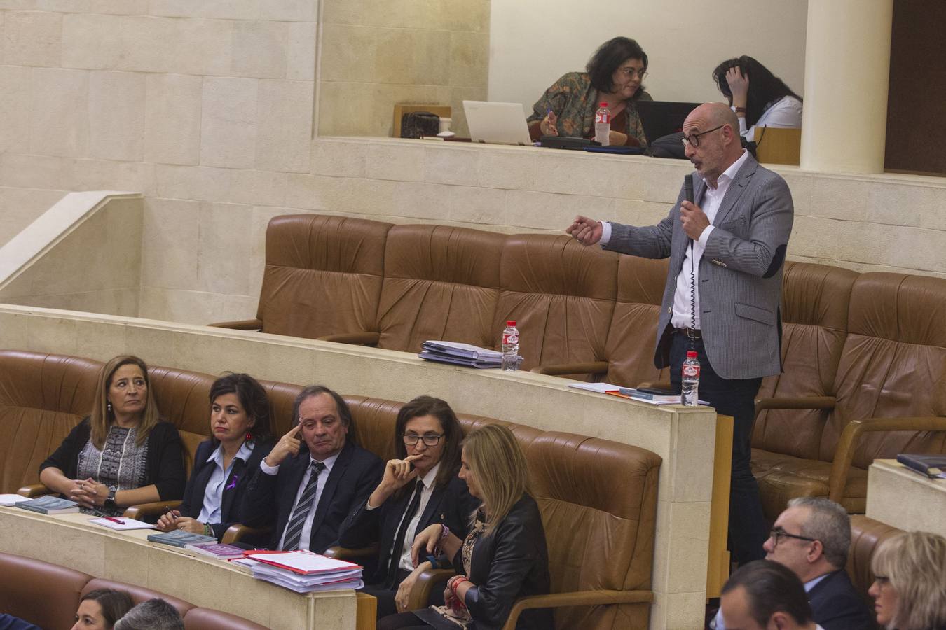 Felix Álvarez en una imagen reciente en el Parlamento de Cantabria como diputado regional