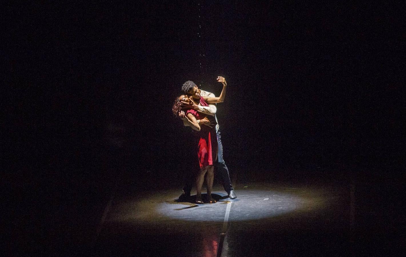 La espectacular compañía del bailarín cubano Carlos Acosta, protagonista de 'Yuli', brilló en el Festival Internacional de Santander (FIS)