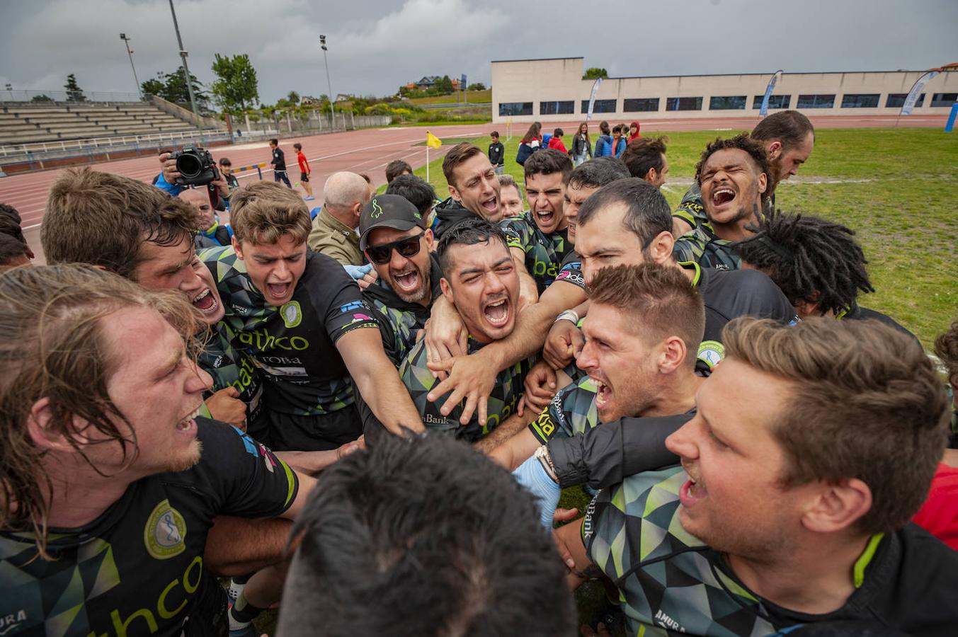 El Bathco asciende a la División de Honor de rugby: en un partido agónico en el campo de El Pantano, los cántabros eliminaron a La Vila y consiguieron un histórico ascenso a la élite del rugby nacional