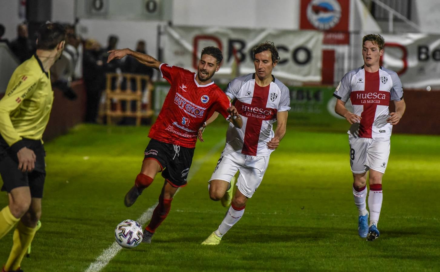 Los pejinos realizan un serio partido ante un Huesca que no se puso por delante hasta el minuto 84