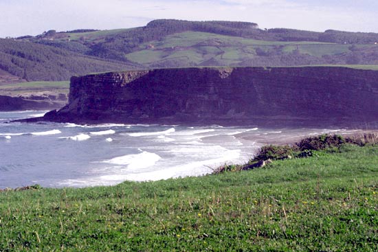 Vista de los acantilados de Langre.