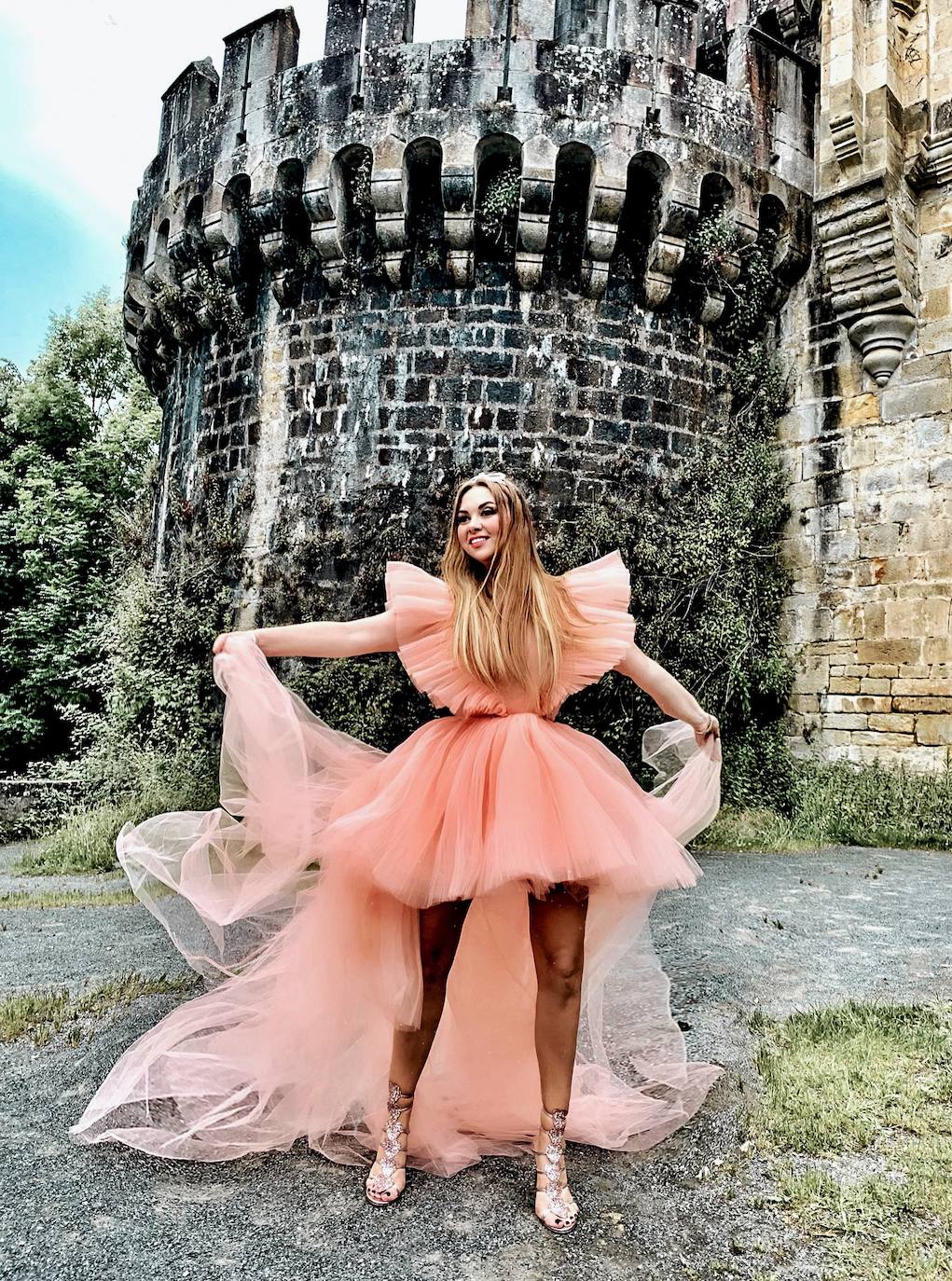 Laura González Quintana, popular en Instagram como @santandercondoblel, con un ‘total look’ del diseñador Giambattista Valli. 