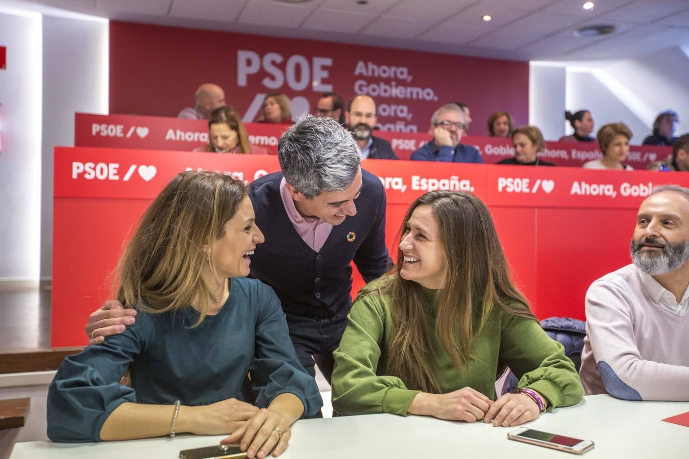 No ha habido que esperar al casi siempre polémico turno de ruegos y preguntas que se espera que se alargue hasta la tarde -hay pedidos 28 turnos de palabra- porque el secretario general de la formación, Pablo Zuloaga, ha entrado de lleno en casi todos los asuntos candentes 