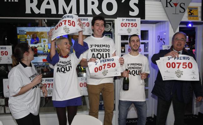 El bar Ramiro's de Suances ha vendido un décimo del tercer premio.