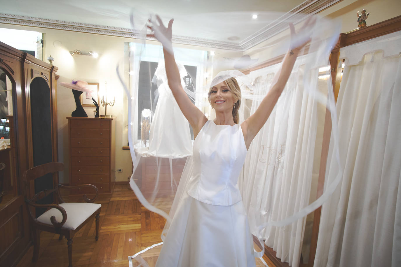 Juncal Novias apuesta por una línea de diseños vintage y la confección a medida.