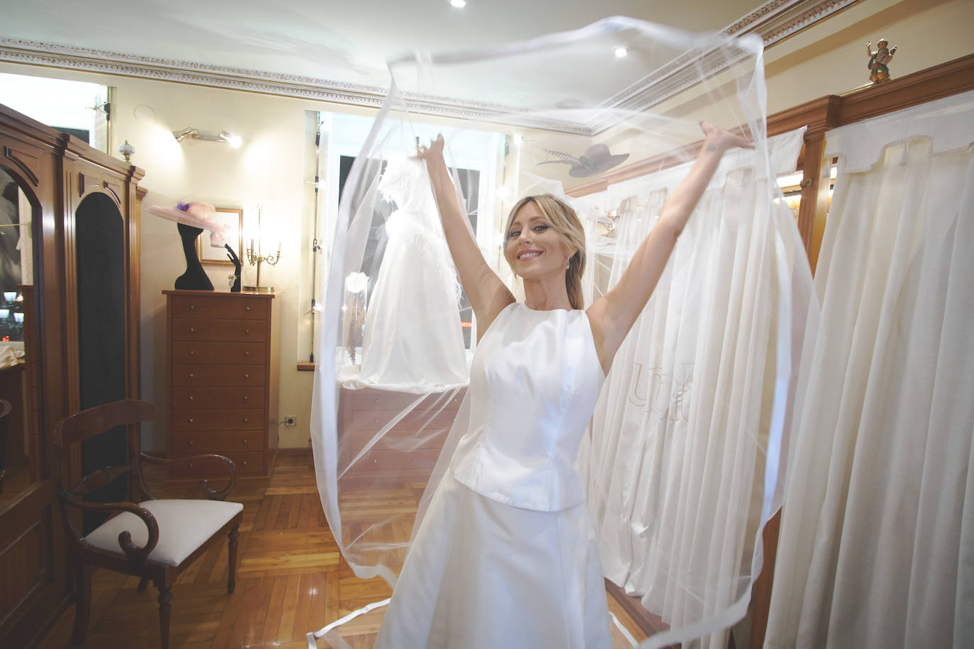 Juncal Novias apuesta por una línea de diseños vintage y la confección a medida.