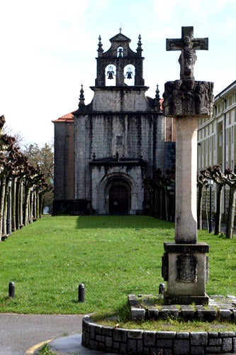 Fachada del Santuario de la Bien Aparecida, Patrona de Cantabria.