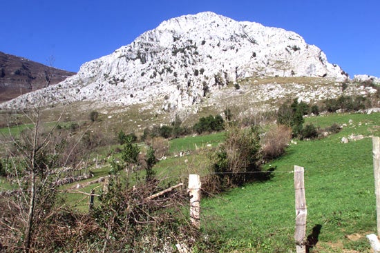 Zona de Bustablado, en el que se localizan diversas cavidades de gran valor espeleológico.