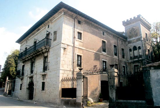 Palacio de los condes de Limpias.