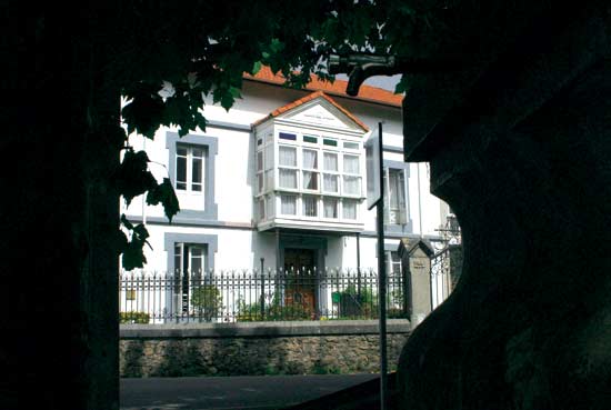 Imagen secundaria 1 - Palacio de los Valle, en la localidad de Valle. Casa típica, en Riva. Casa en Ogarrio.