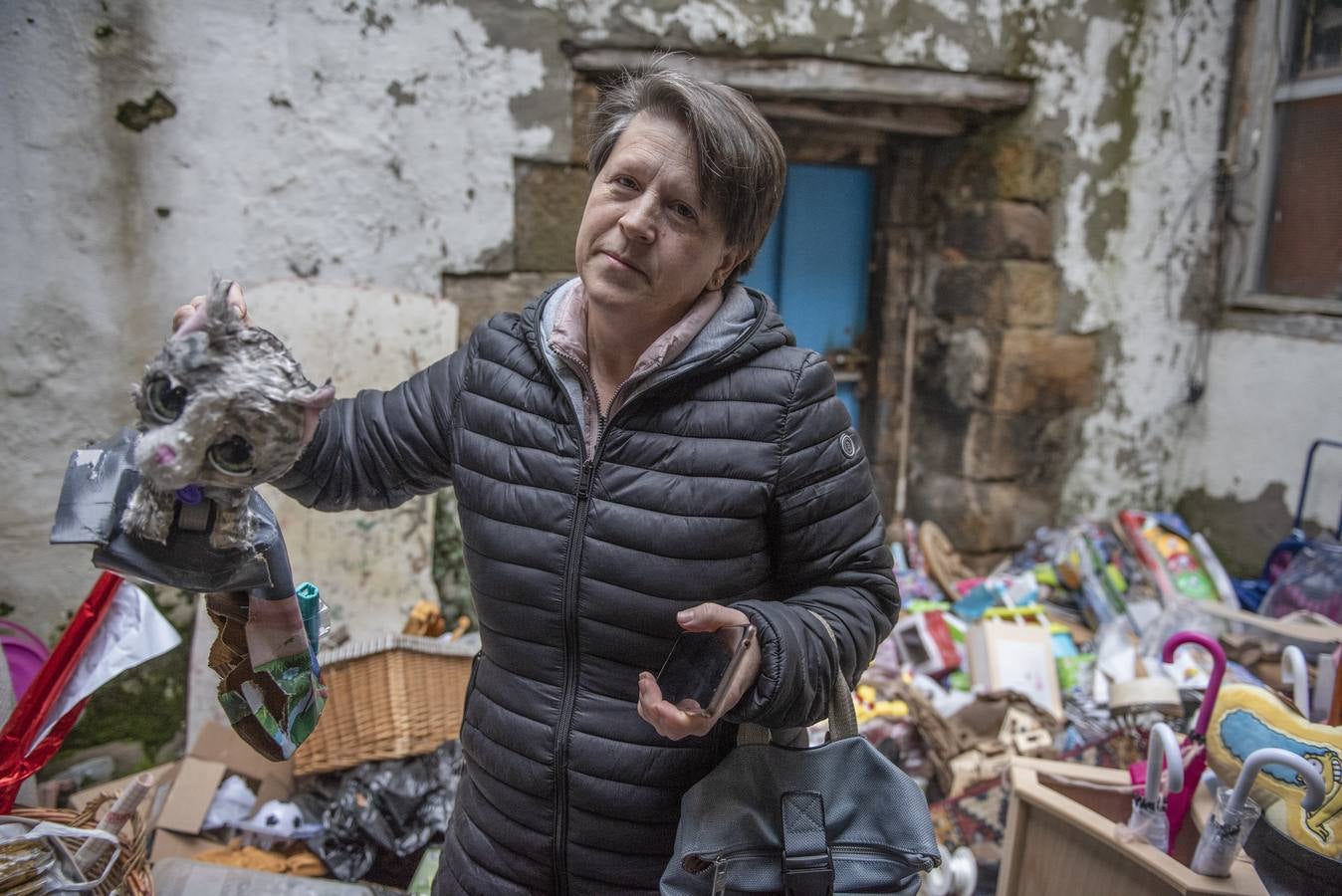 Garbiñe Acarregui, comerciante: «Esta Navidad no hay alegría ni ganas de gastar. Tengo toneladas de cosas amontonadas en el patio para tirar a la basura»