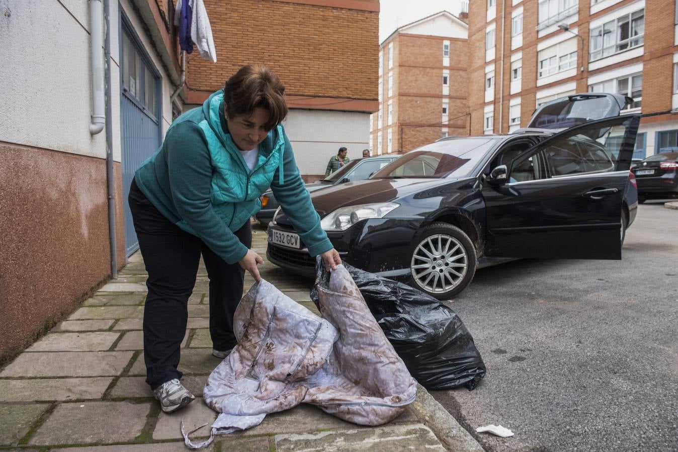 Patricia Riego, C/Merindad de Campoo: «La lavadora se atasca con tanto barro y hay tres días de espera en la lavandería. Me tengo que llevar todo al pueblo»