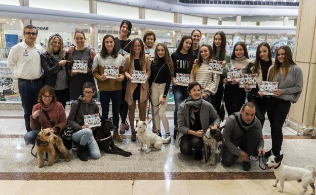 Calendario de mujeres deportistas cántabras para apoyar 'La huella olfativa del cáncer'