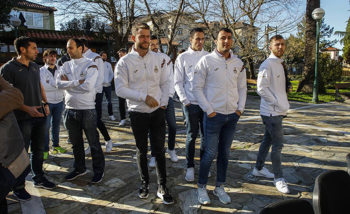 Los 'Hispanos' se encuentran concentrados en el Hotel Torresport en Sierrapando para preparar el Europeo de Balonmano que se disputará a partir del 9 de enero en Austria, Noruega y Suecia. 