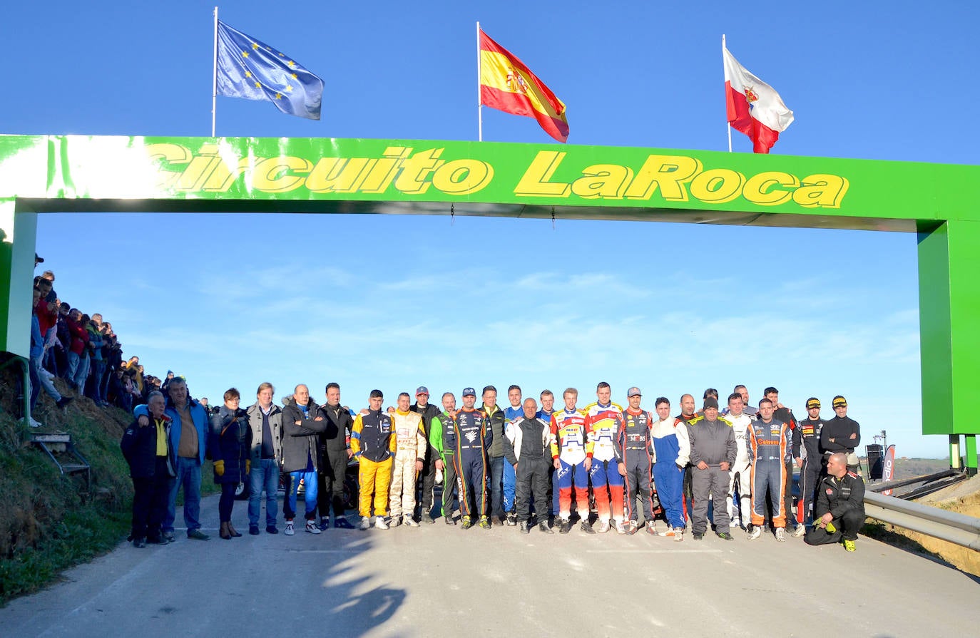 Foto de familia de los pilotos participantes.