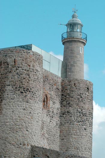 Vista del castillo-faro de Santa Ana.