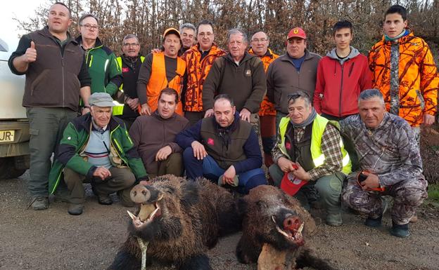 Un coto de Valderredible dio un jabalí de 120 kilos y otro de 90. 