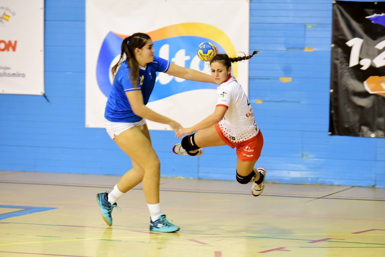 Equipo cadete de Cantabria jugando ante Baleares