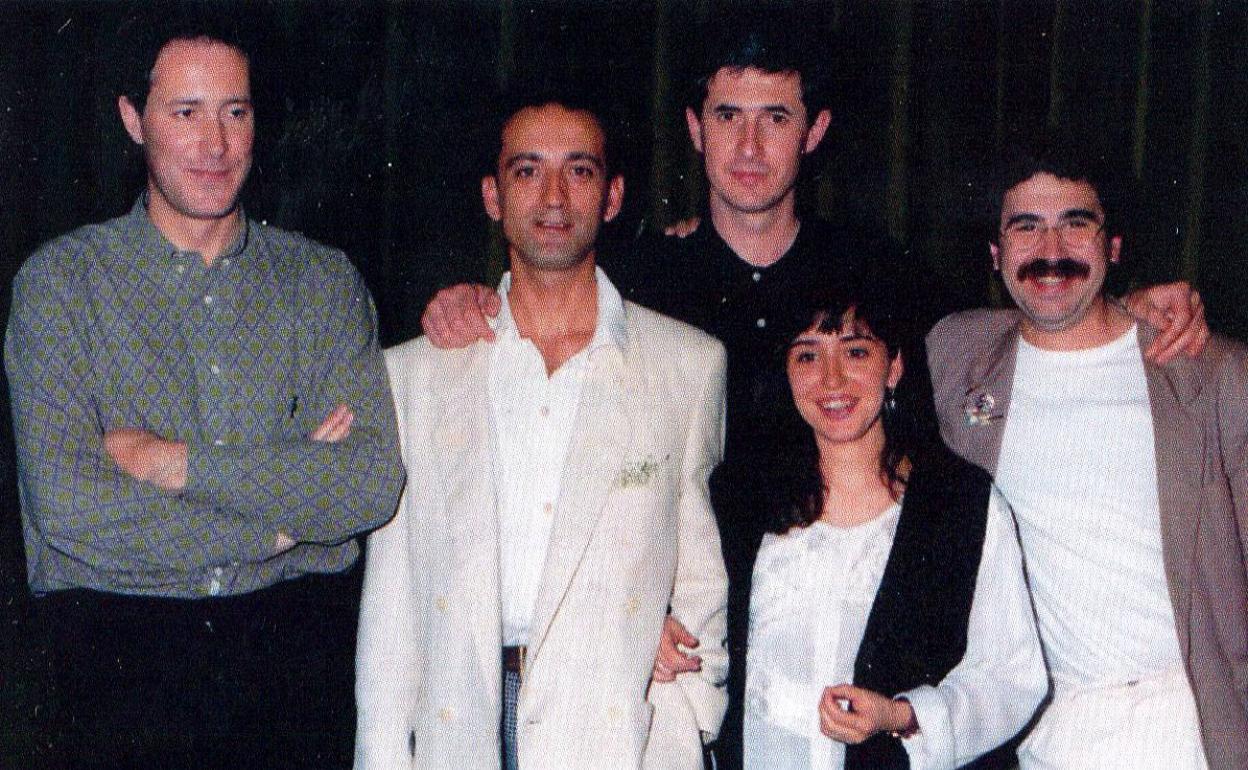 Foto de los componentes del grupo en el año 1992 que sirve de portada del CD que hoy se presenta. ::