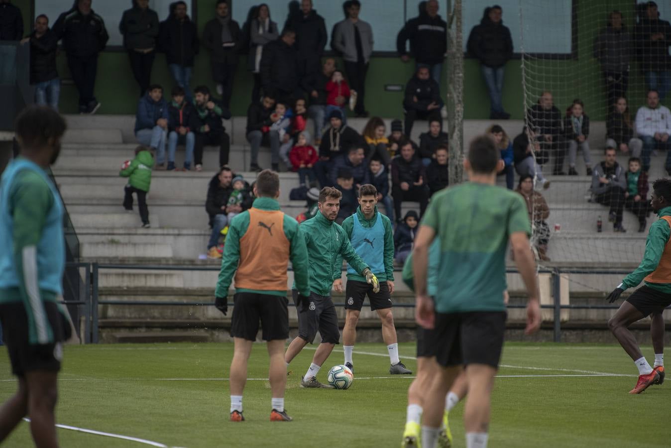 Fotos: El Racing entrena con público