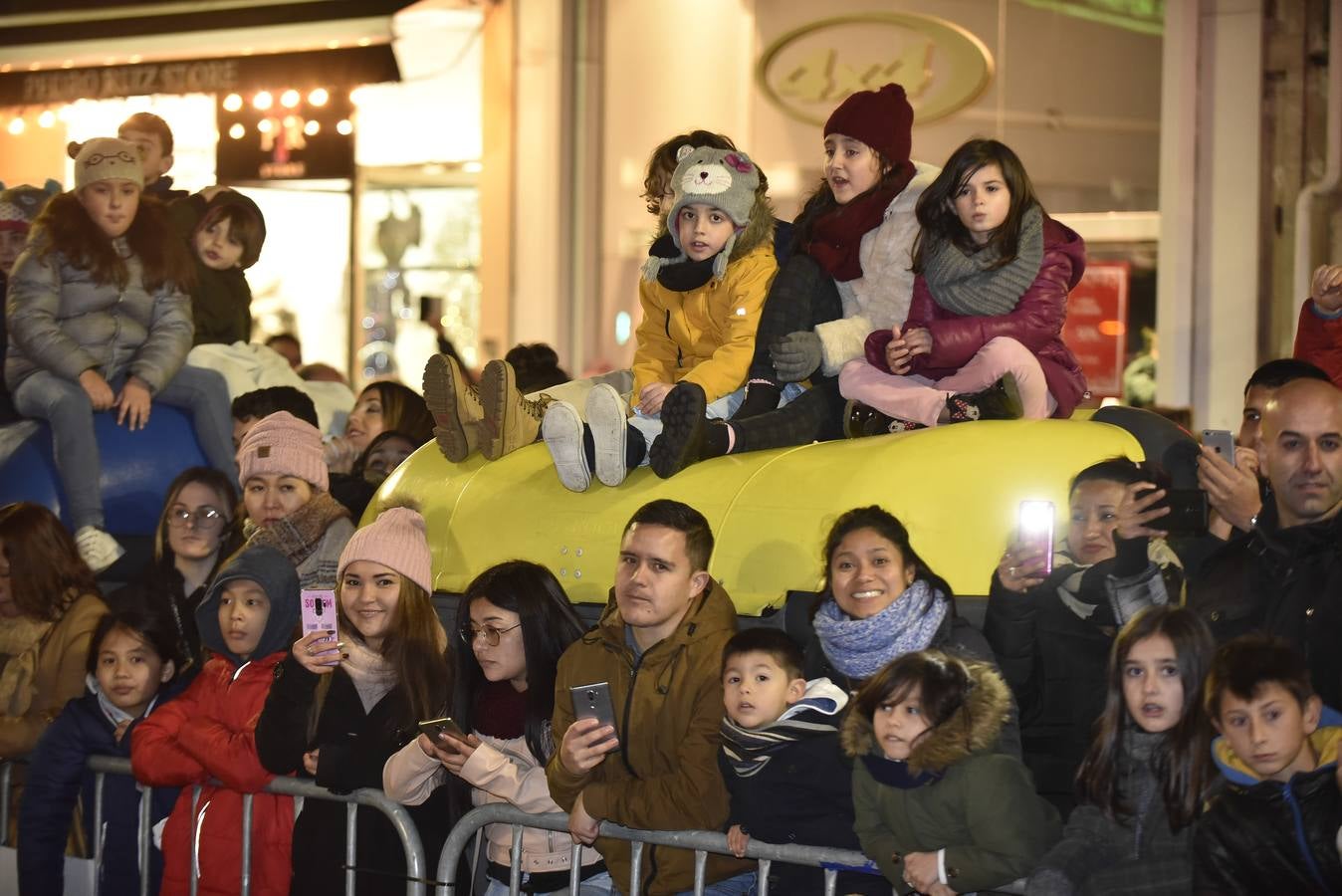 Fotos: Miles de personas siguen la Cabalgata de Santander