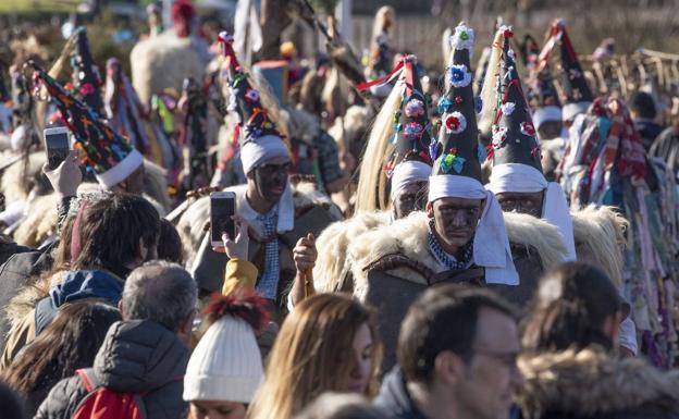 La Vijanera brilla ante miles de fieles a la fiesta de Silió