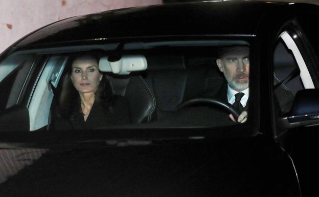 Los reyes de España Felipe y Letizia, a su llegada a la capilla ardiente de la infanta Pilar de Borbón