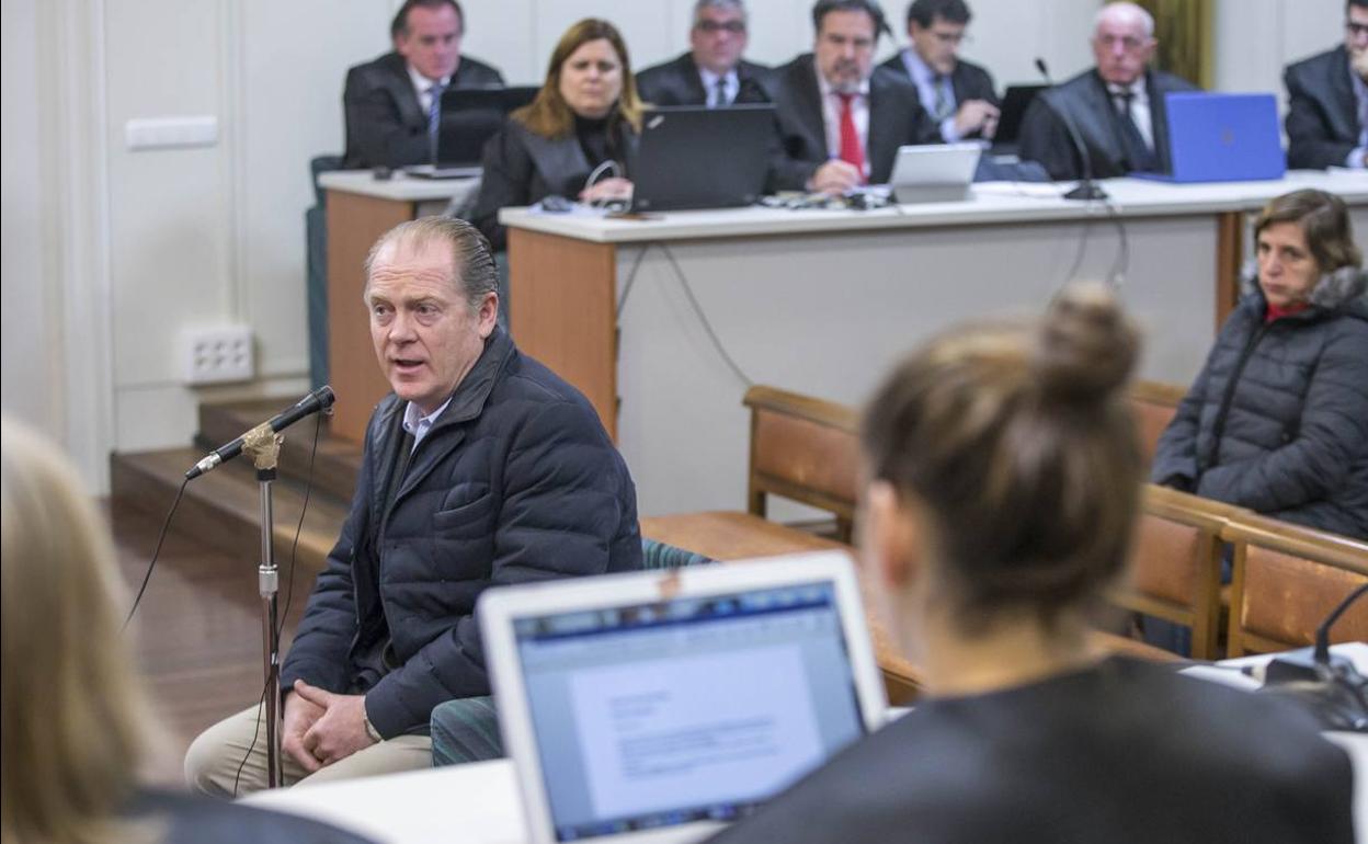 El pedaneo de Santullán, Julián Revuelta, declarando este lunes ante la Audiencia.