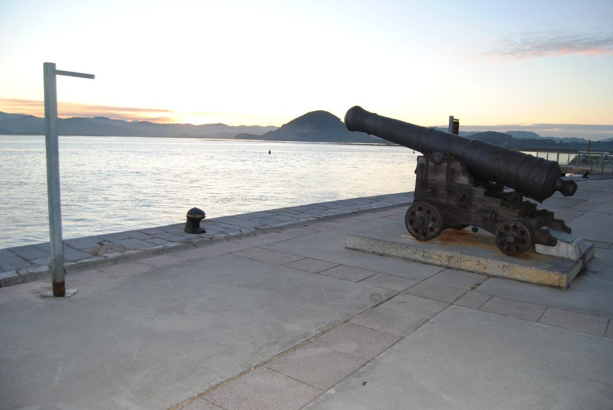 El galeón 'duerme' a seis metros de profundidad en la bahía de Santoña, a la altura de la plaza de toros. 