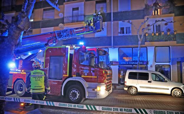 Desprendimiento de fachada en Cabezón de la Sal.