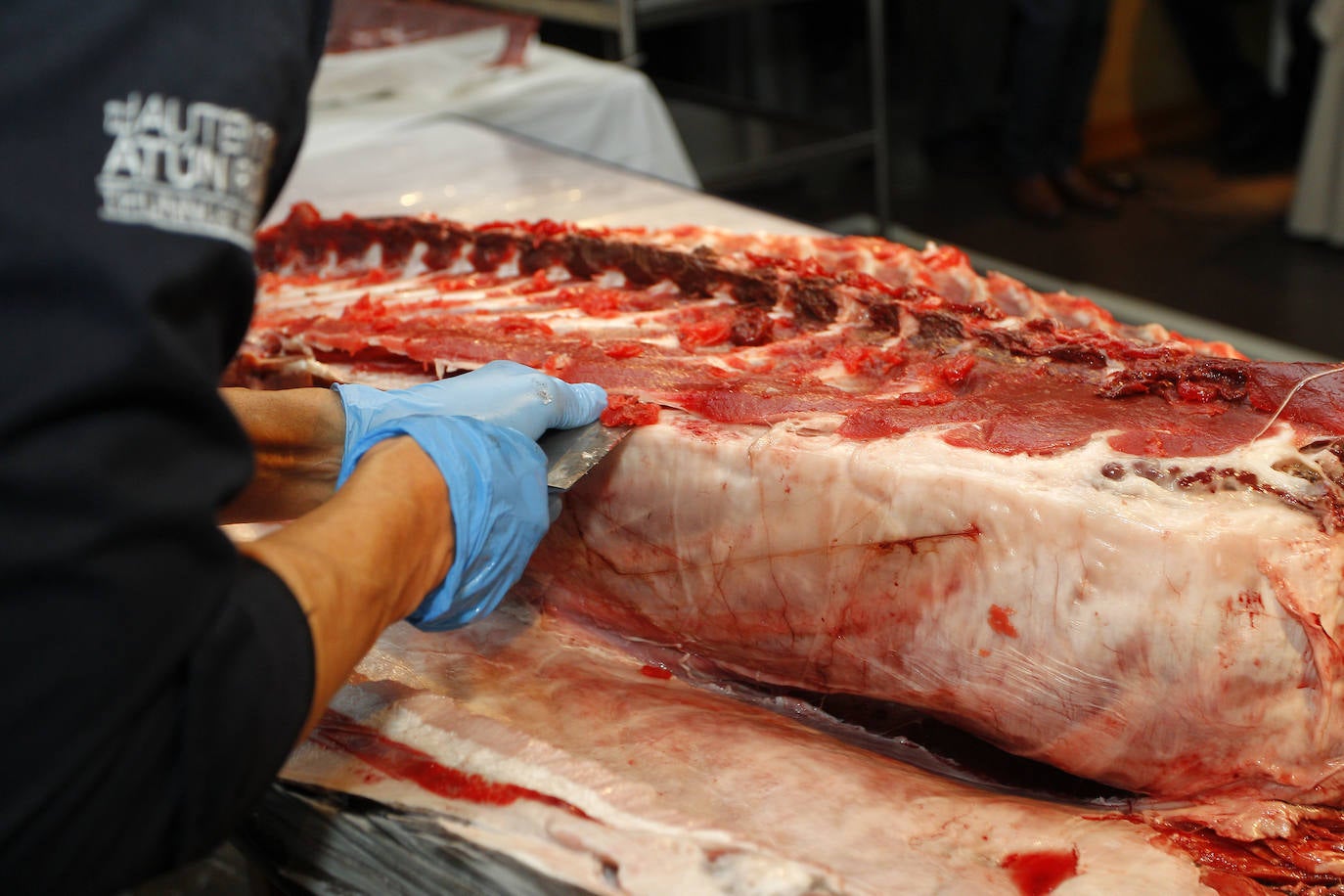 Con el tradicional ronqueo, o kaitai japonés del atún rojo de Balfegó (Tarragona), a cargo de Tajiri Nobuyuky, han comenzado en el restaurante La Dársena de Suances las jornadas dedicadas a este sabroso túnido, programadas hasta el próximo 2 de febrero