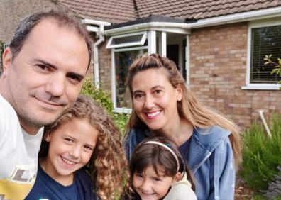 Imagen secundaria 1 - Los intercambios de María Puente y su familia: arriba, en la zona de Cotswolds (UK) y abajo, también en Inglaterra y en Provenza, Francia.