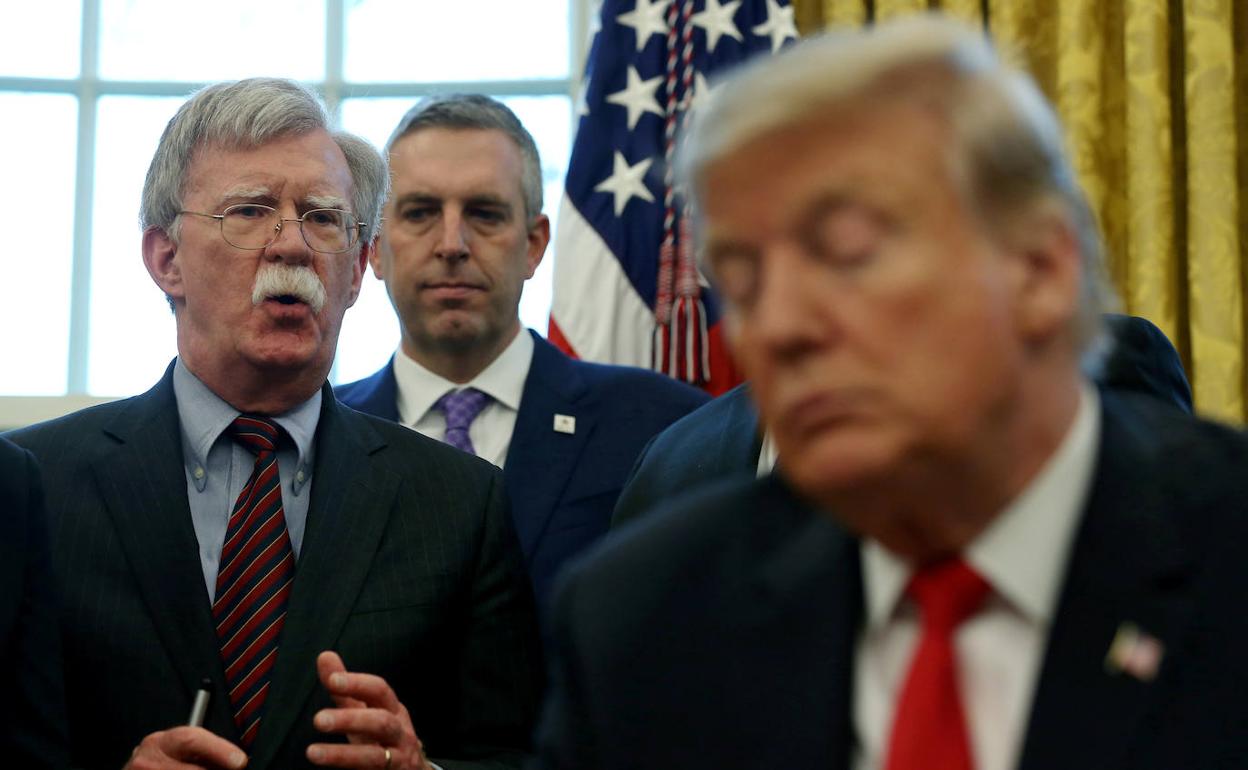 John Bolton, en una foto de archivo junto a Trump.